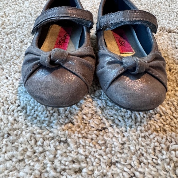 Toddler girl gray dress shoes with shimmer size 6 - Picture 4 of 10